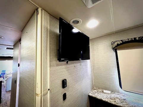 2017 Jayco Precept 35UP RV Photo 4