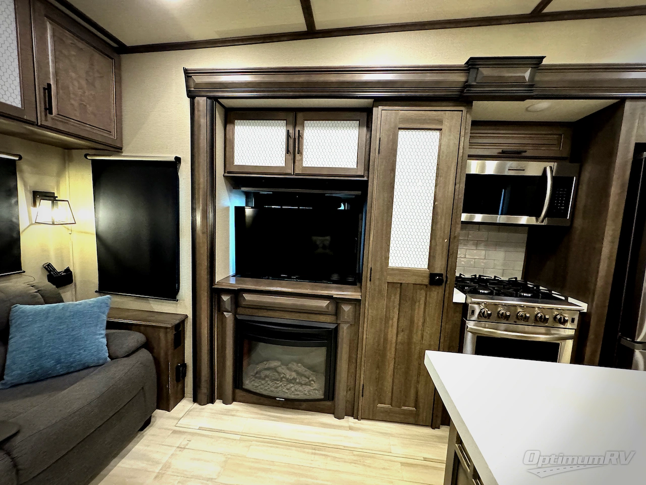 2021 Grand Design Solitude 378MBS Photo 7