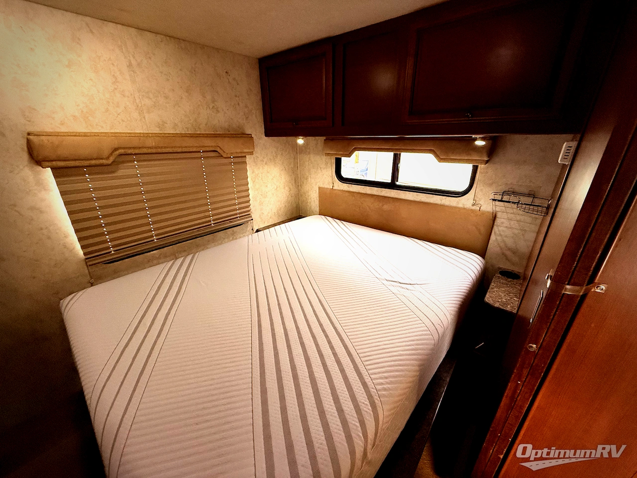 2012 Fleetwood Jamboree Sport 31N Photo 16