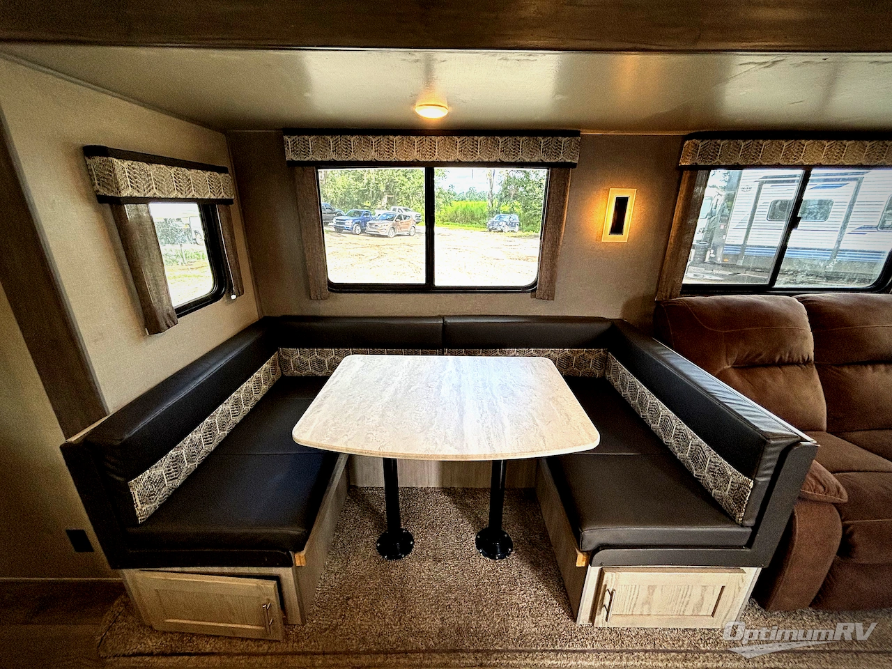2022 Coachmen Catalina Legacy 303QBCK Photo 10