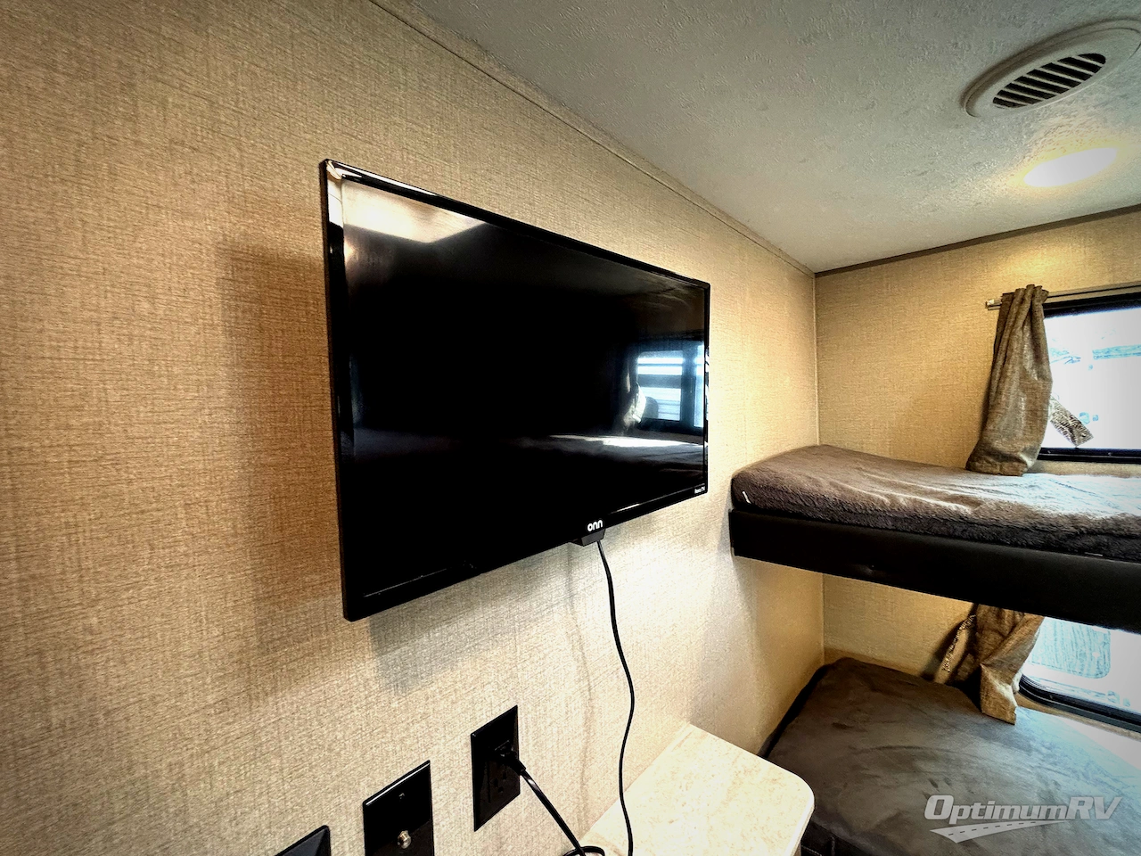 2022 Coachmen Catalina Legacy 303QBCK Photo 12