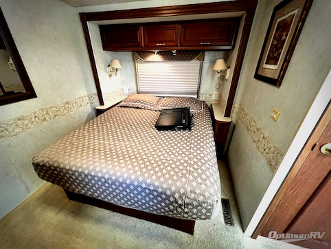 2005 Winnebago Minnie Winnie 30V RV Photo 4