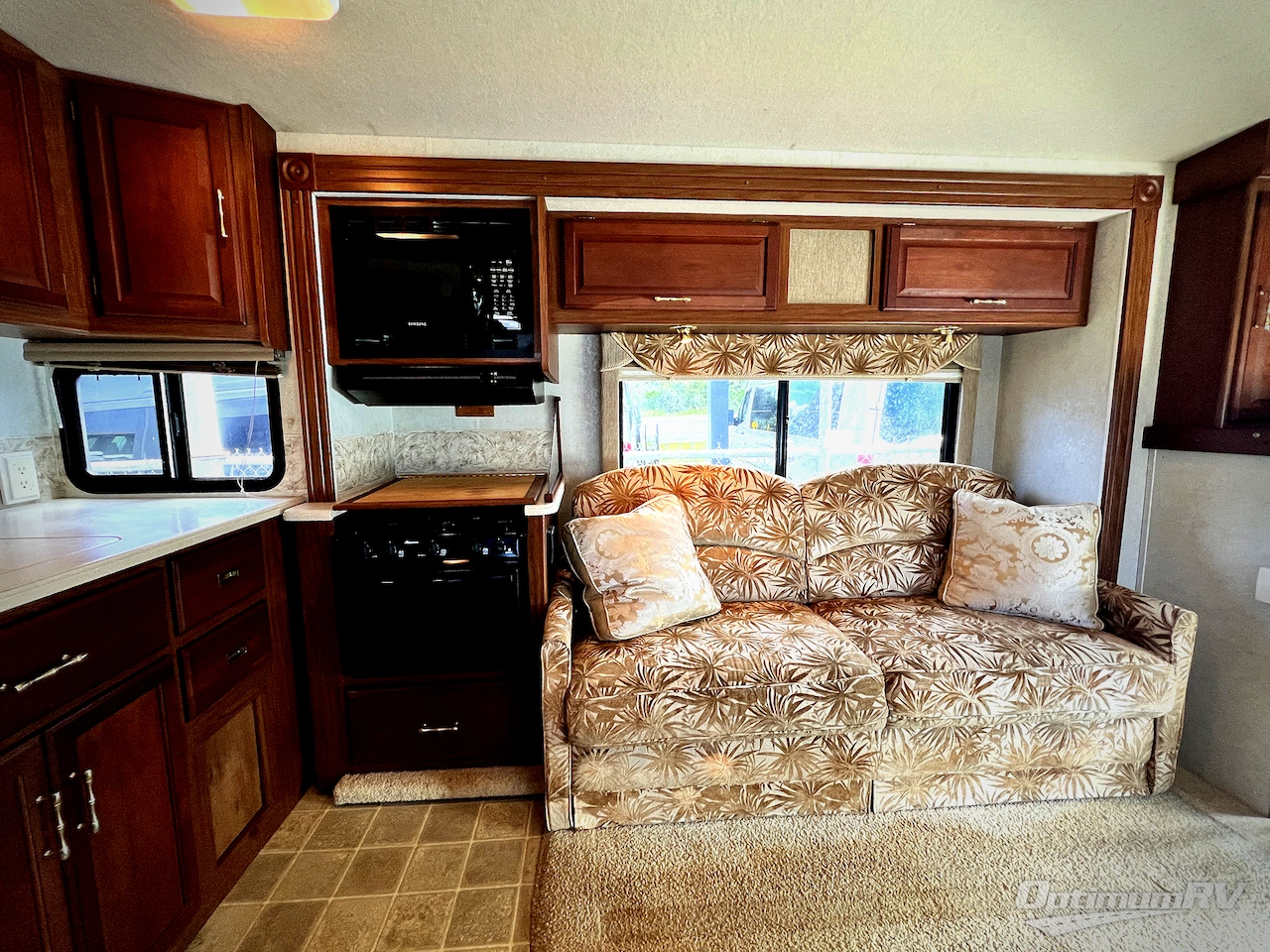 2005 Winnebago Minnie Winnie 30V Photo 9