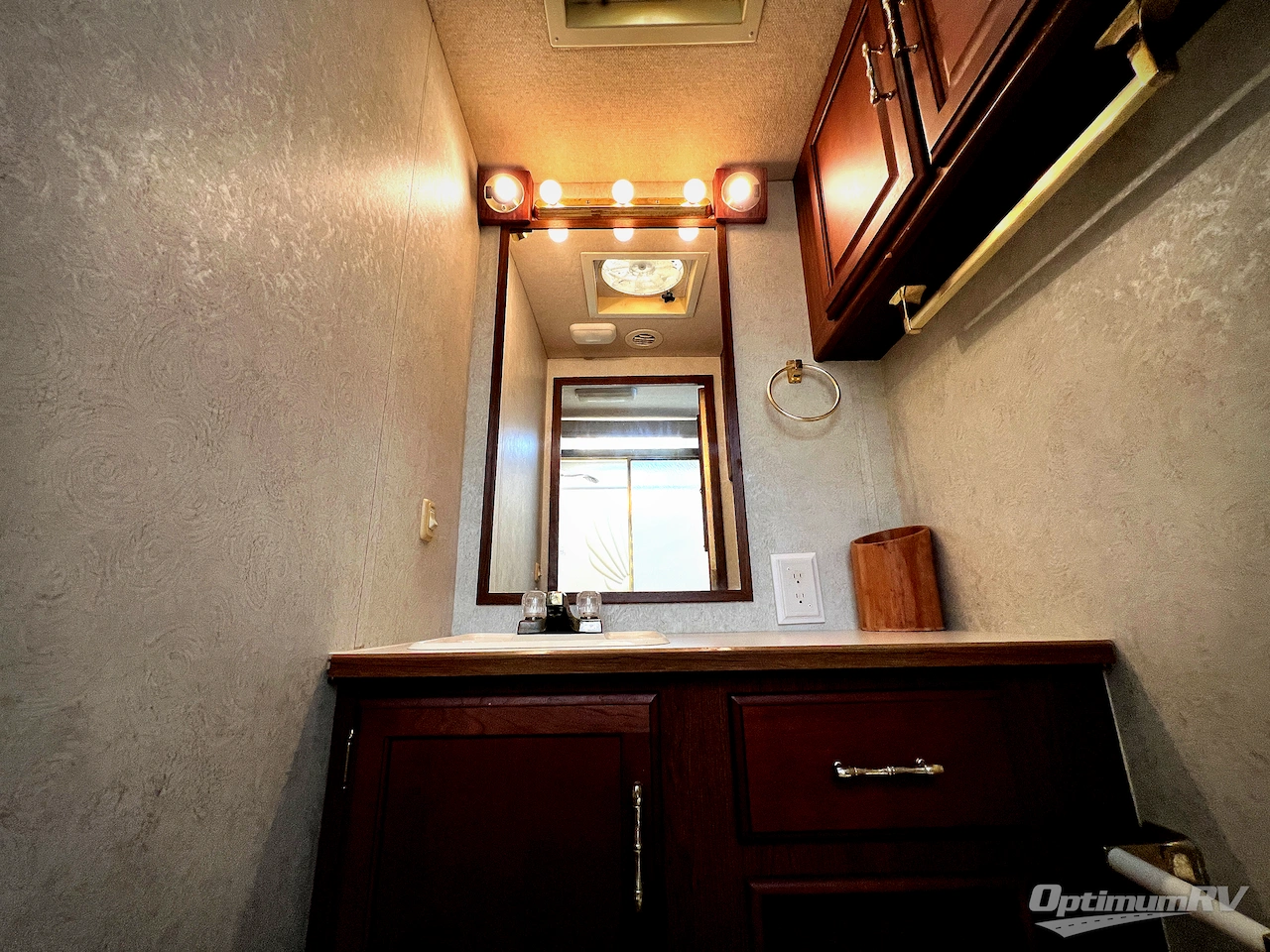 2005 Winnebago Minnie Winnie 30V Photo 16