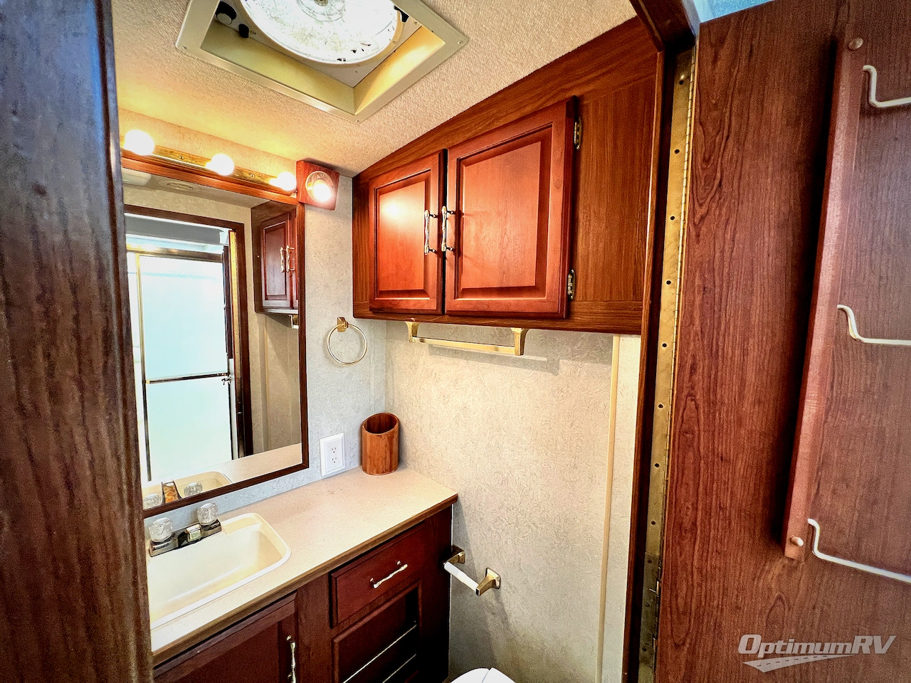 2005 Winnebago Minnie Winnie 30V Photo 17