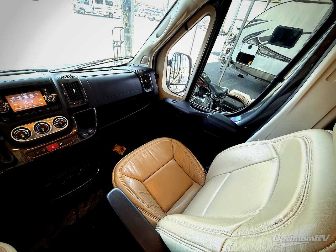 2019 Winnebago Travato 59G Photo 8