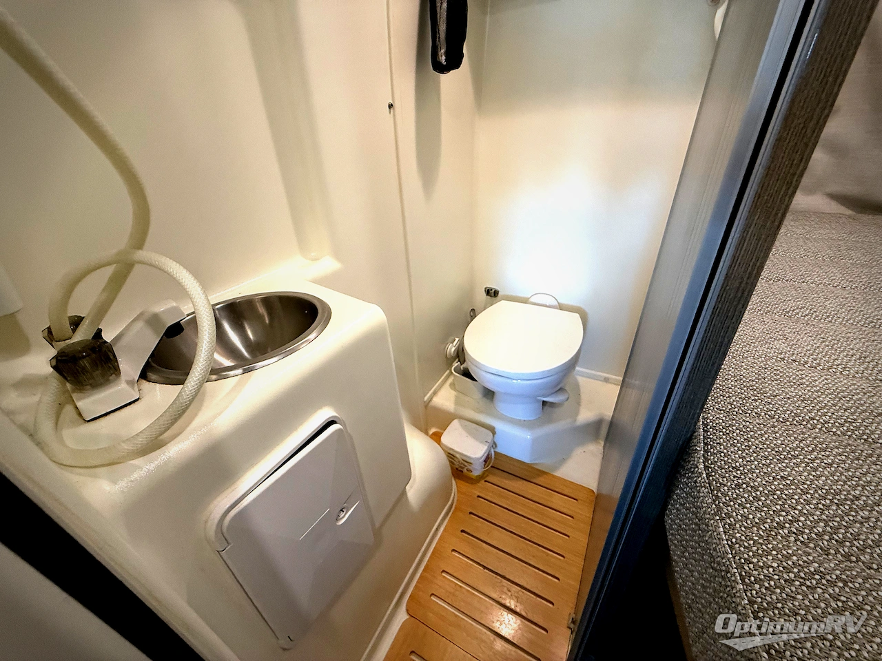 2019 Winnebago Travato 59G Photo 14
