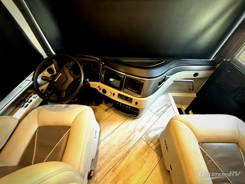 2021 Fleetwood Discovery LXE 44H RV Photo 2