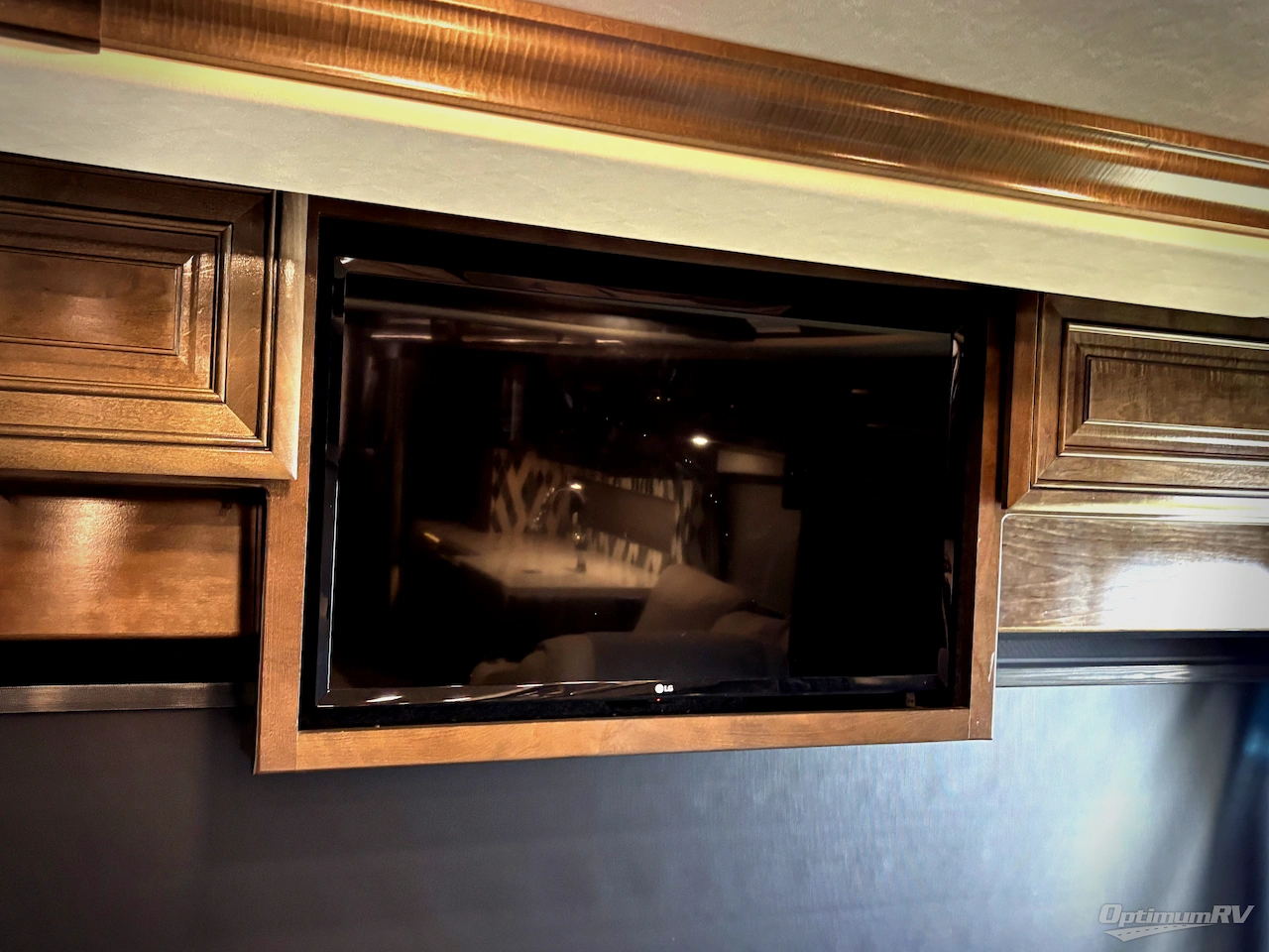 2021 Fleetwood Discovery LXE 44H Photo 10