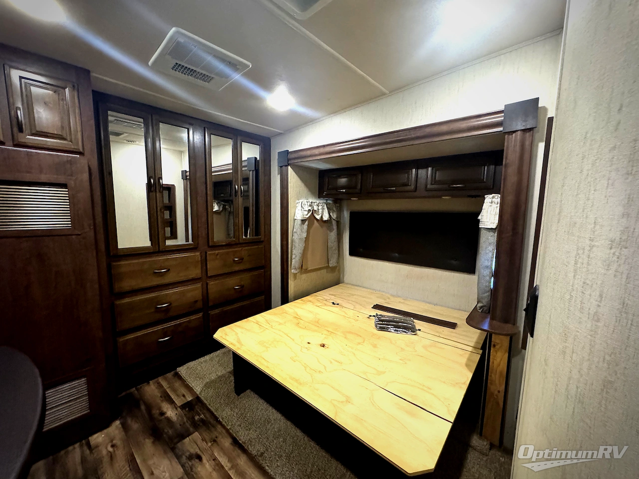 2018 Forest River Sandpiper 377FLIK Photo 12