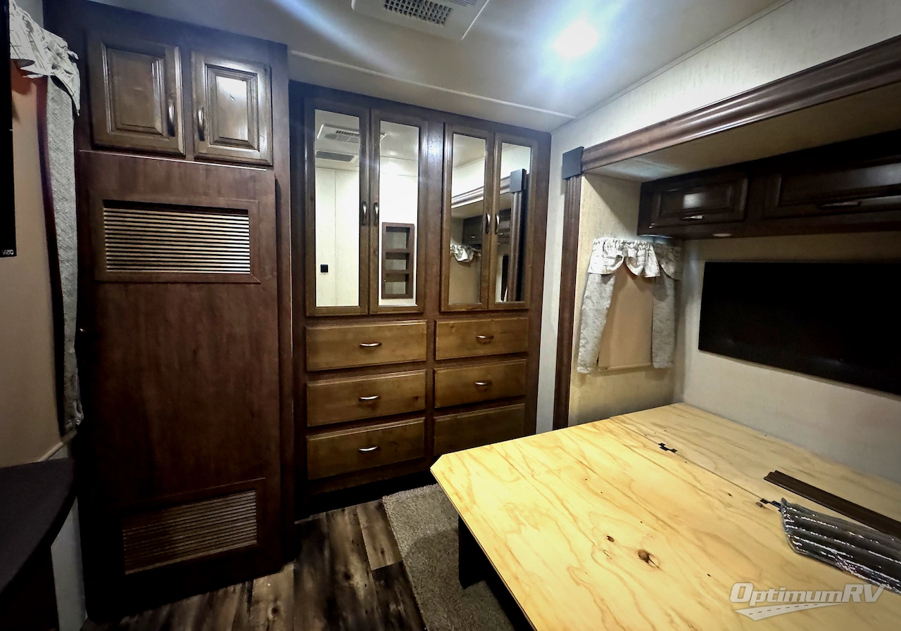 2018 Forest River Sandpiper 377FLIK Photo 13