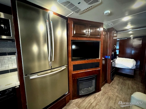 2018 Fleetwood Bounder 36F RV Photo 3