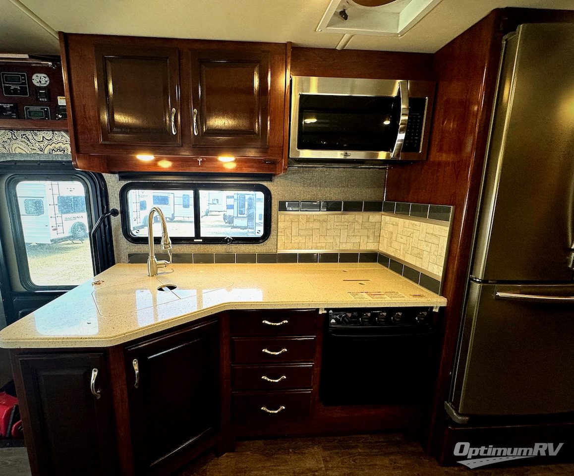 2018 Fleetwood Bounder 36F Photo 6