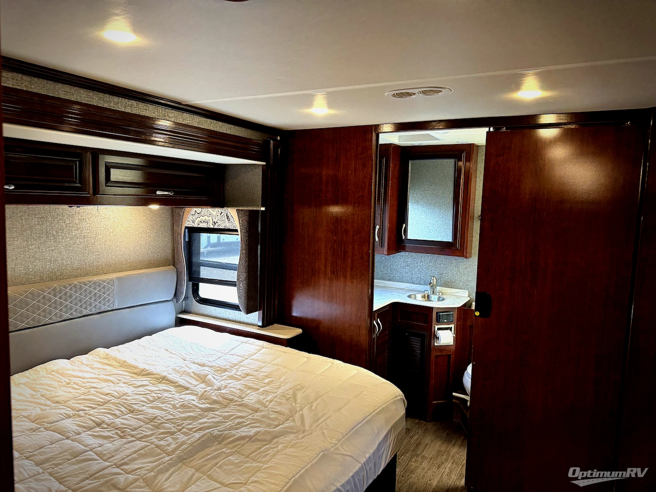 2018 Fleetwood Bounder 36F Photo 11