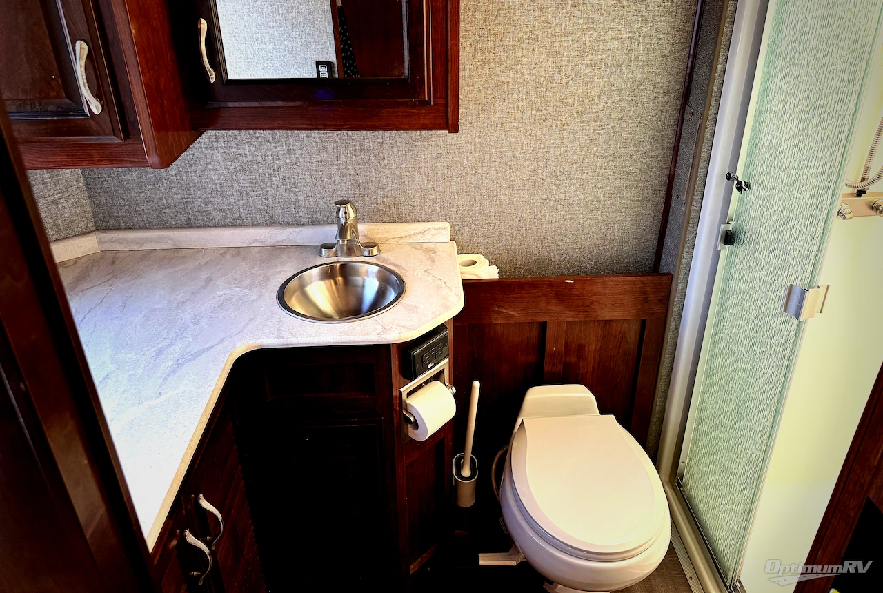2018 Fleetwood Bounder 36F Photo 13