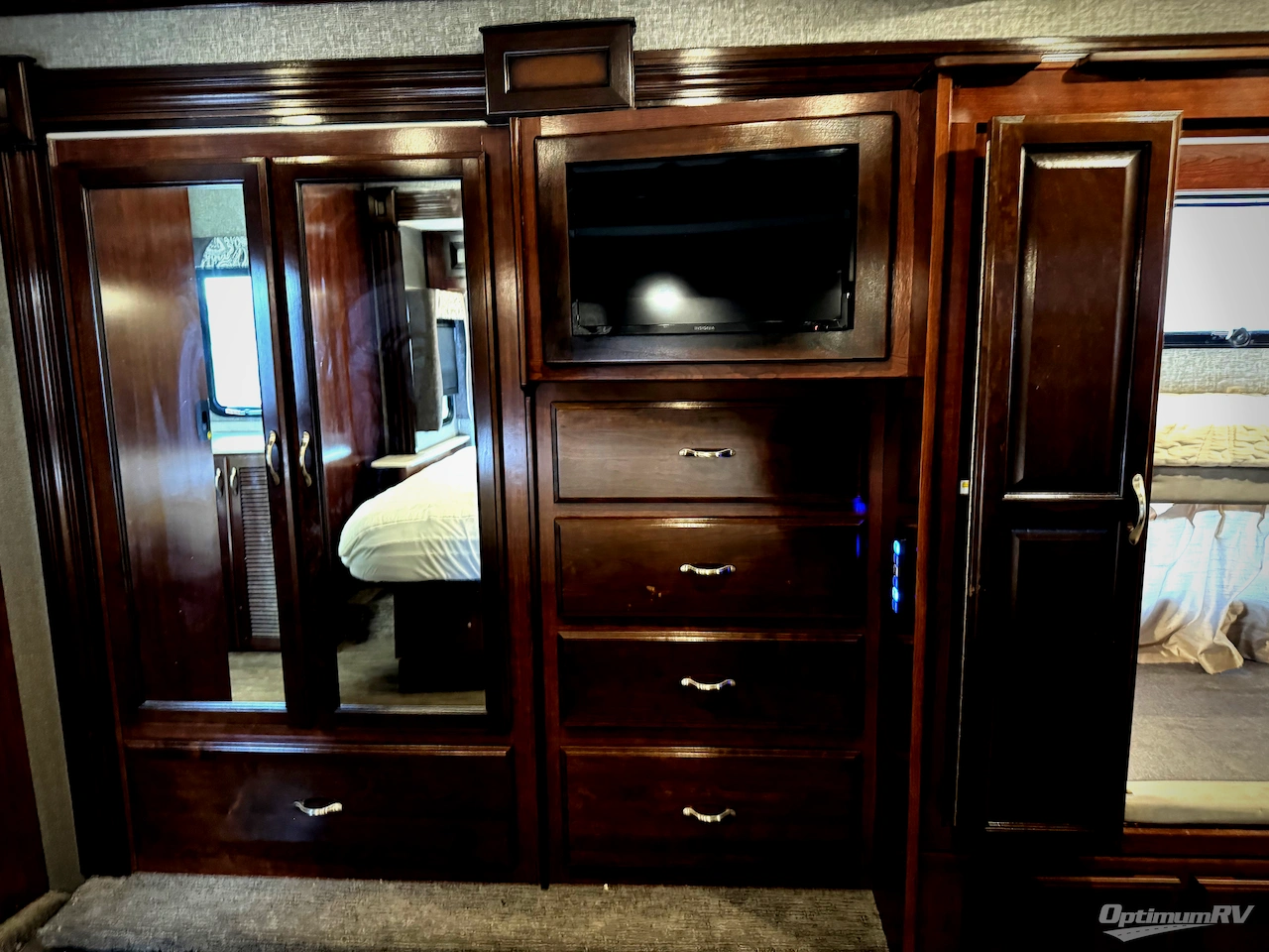 2018 Fleetwood Bounder 36F Photo 12