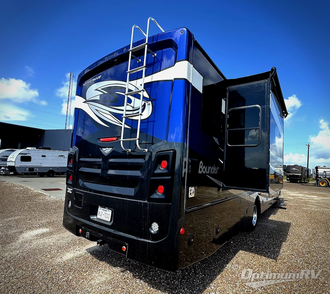 2018 Fleetwood Bounder 36F Photo 2