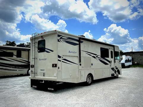 2017 Winnebago Sunstar 29VE RV Photo 2