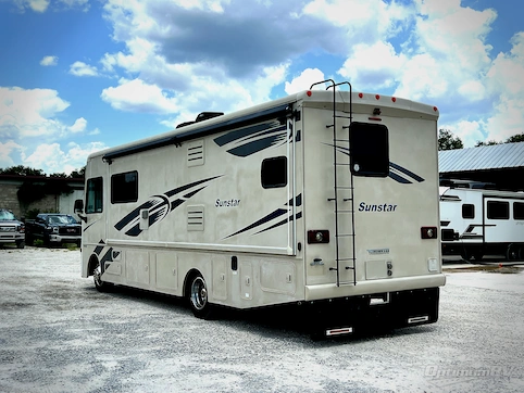 2017 Winnebago Sunstar 29VE RV Photo 3