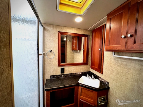 2017 Winnebago Sunstar 29VE RV Photo 4