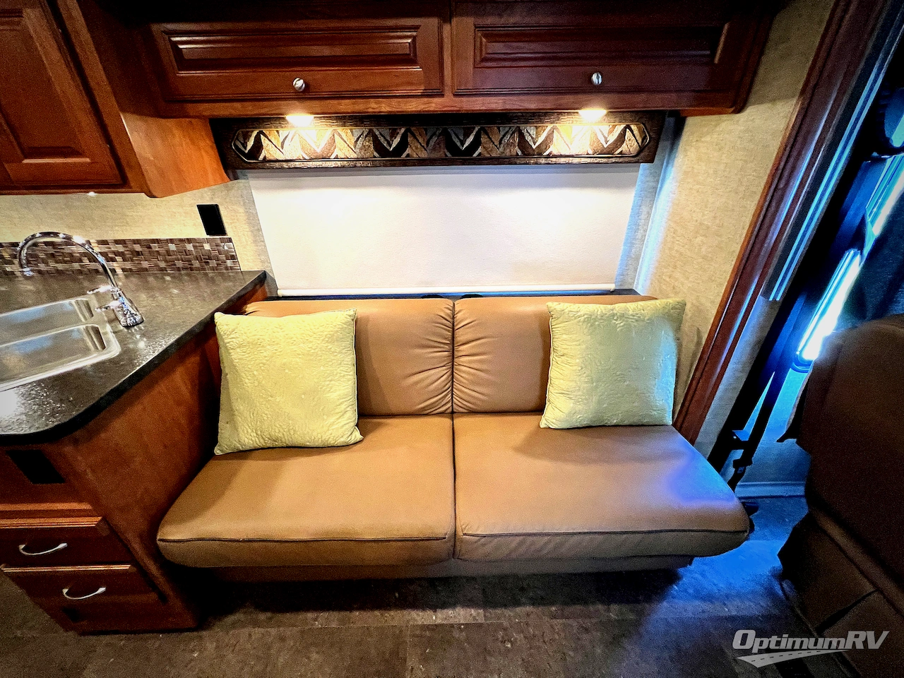 2017 Winnebago Sunstar 29VE Photo 13