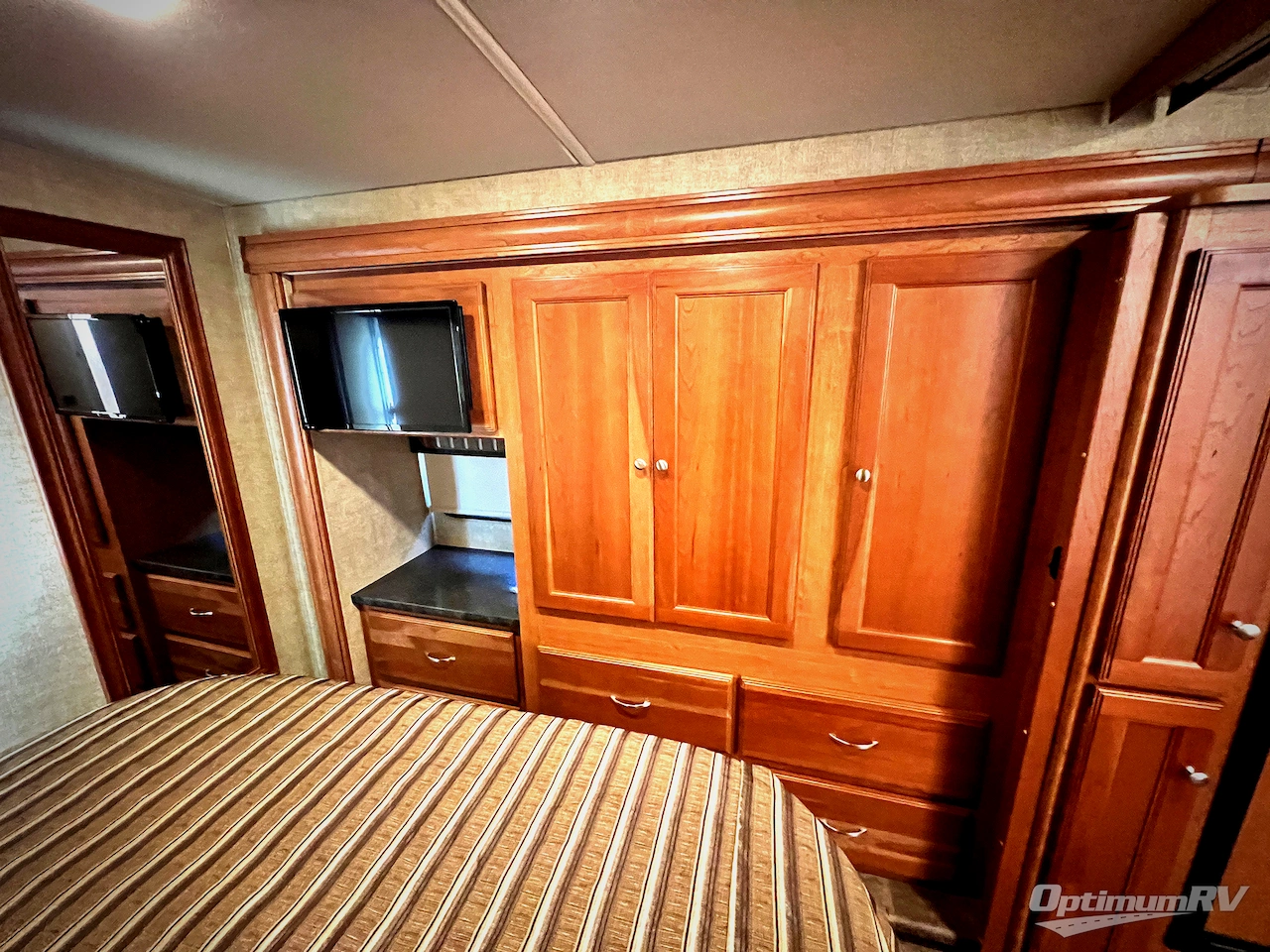 2017 Winnebago Sunstar 29VE Photo 22