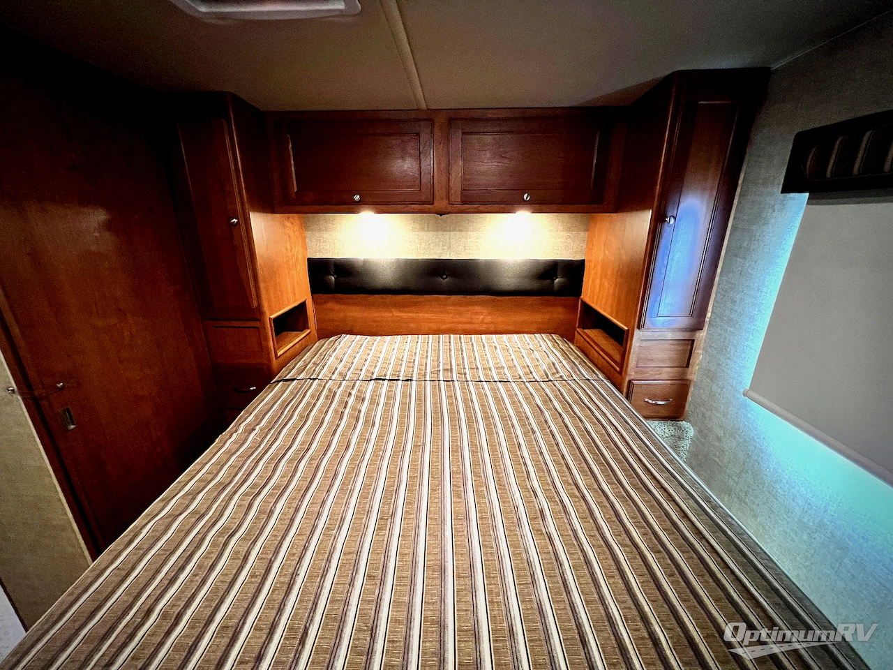 2017 Winnebago Sunstar 29VE Photo 21