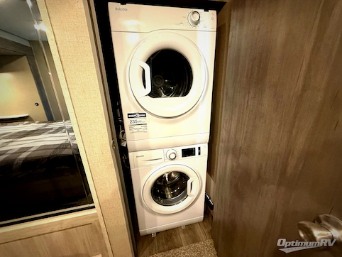2022 Coachmen Catalina Legacy 303RKDS RV Photo 4