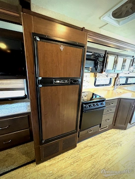 2018 Thor Hurricane 29M RV Photo 4