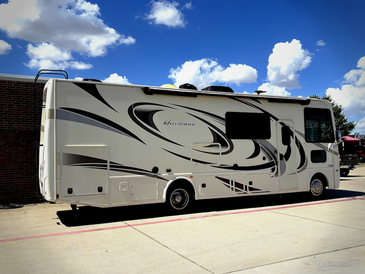 2018 Thor Hurricane 29M Photo 2