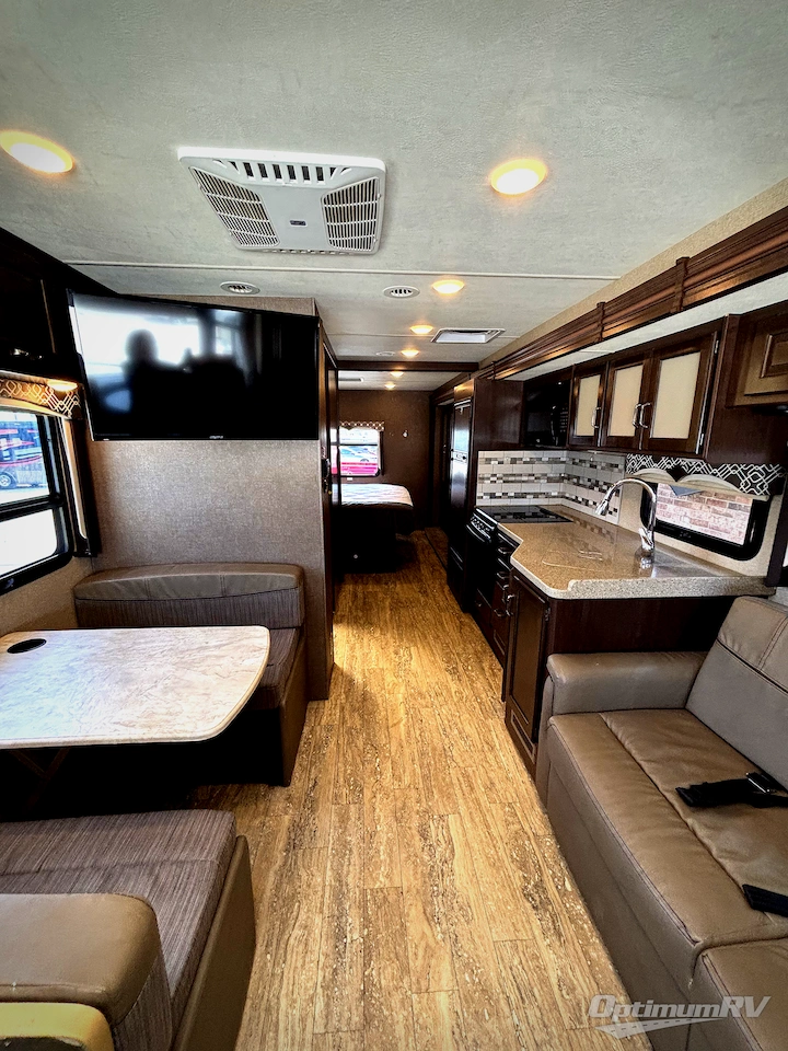 2018 Thor Hurricane 29M Photo 6