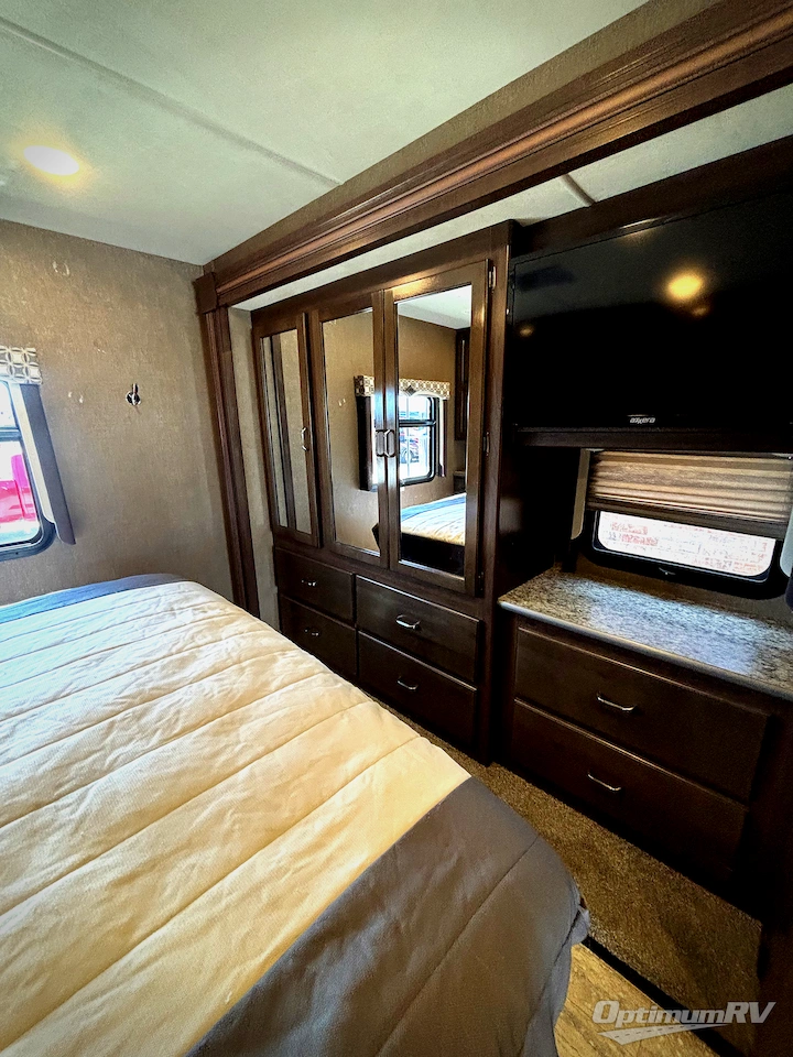 2018 Thor Hurricane 29M Photo 15