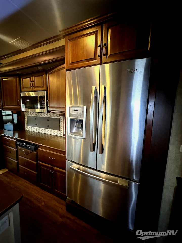 2014 DRV Luxury Suites Mobile Suites Estates 38RSSA Photo 9