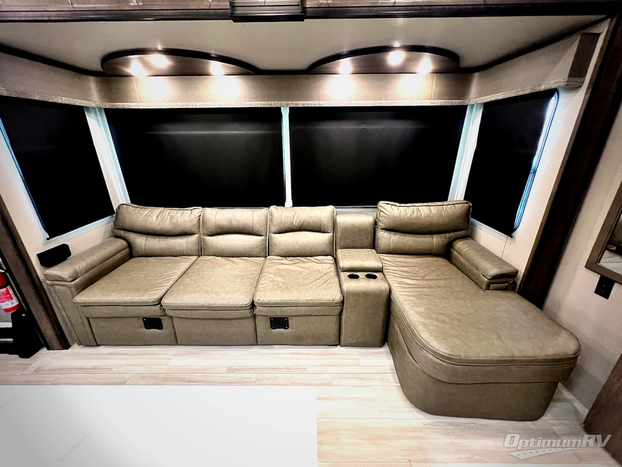 2022 Grand Design Solitude S-Class 3950BH Photo 19