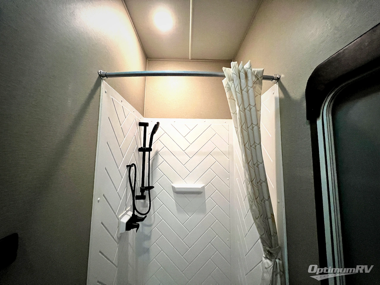 2022 Grand Design Solitude S-Class 3950BH Photo 16