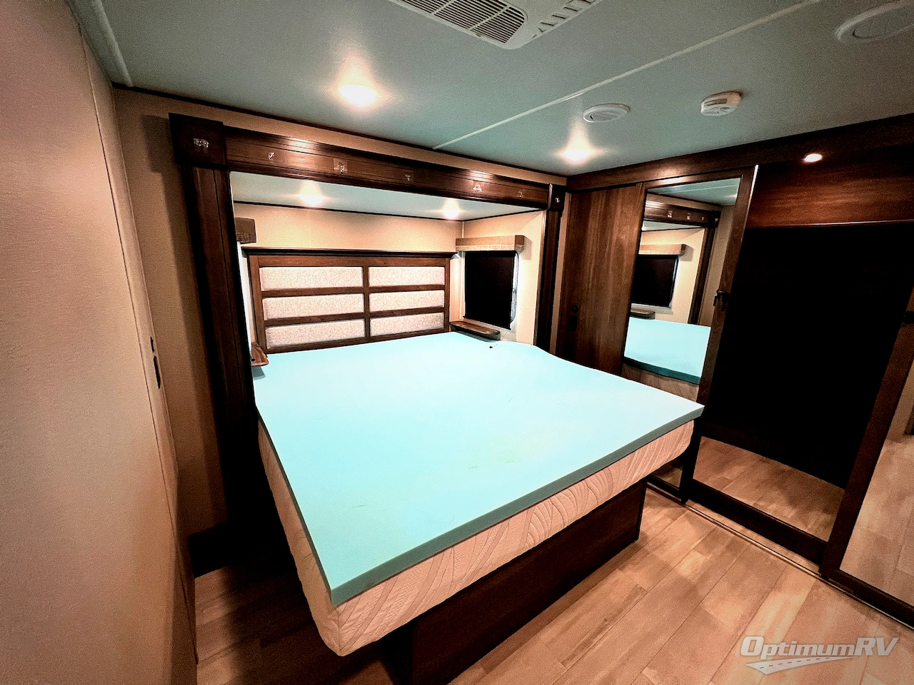 2022 Grand Design Solitude S-Class 3950BH Photo 25