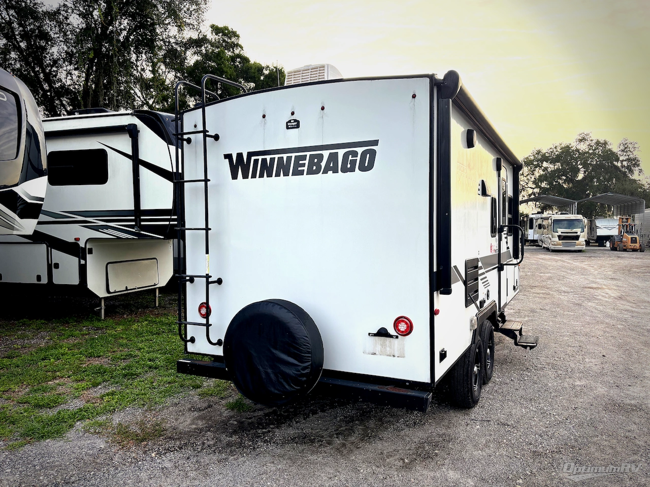 2021 Winnebago Towables Micro Minnie 2108TB Photo 2