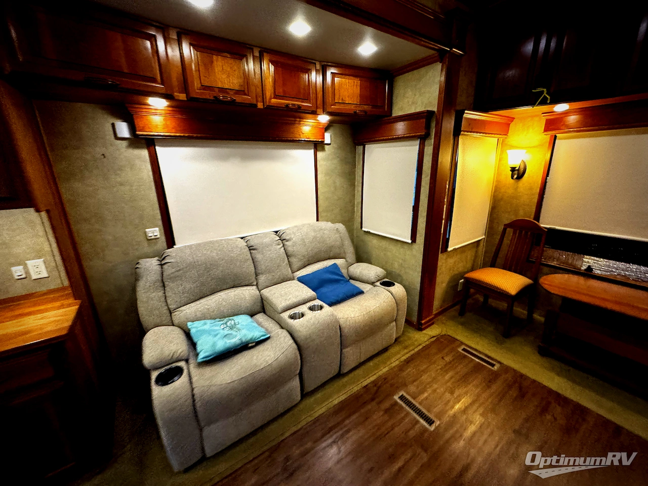 2015 DRV Luxury Suites Mobile Suites 41RSSB4 Photo 9