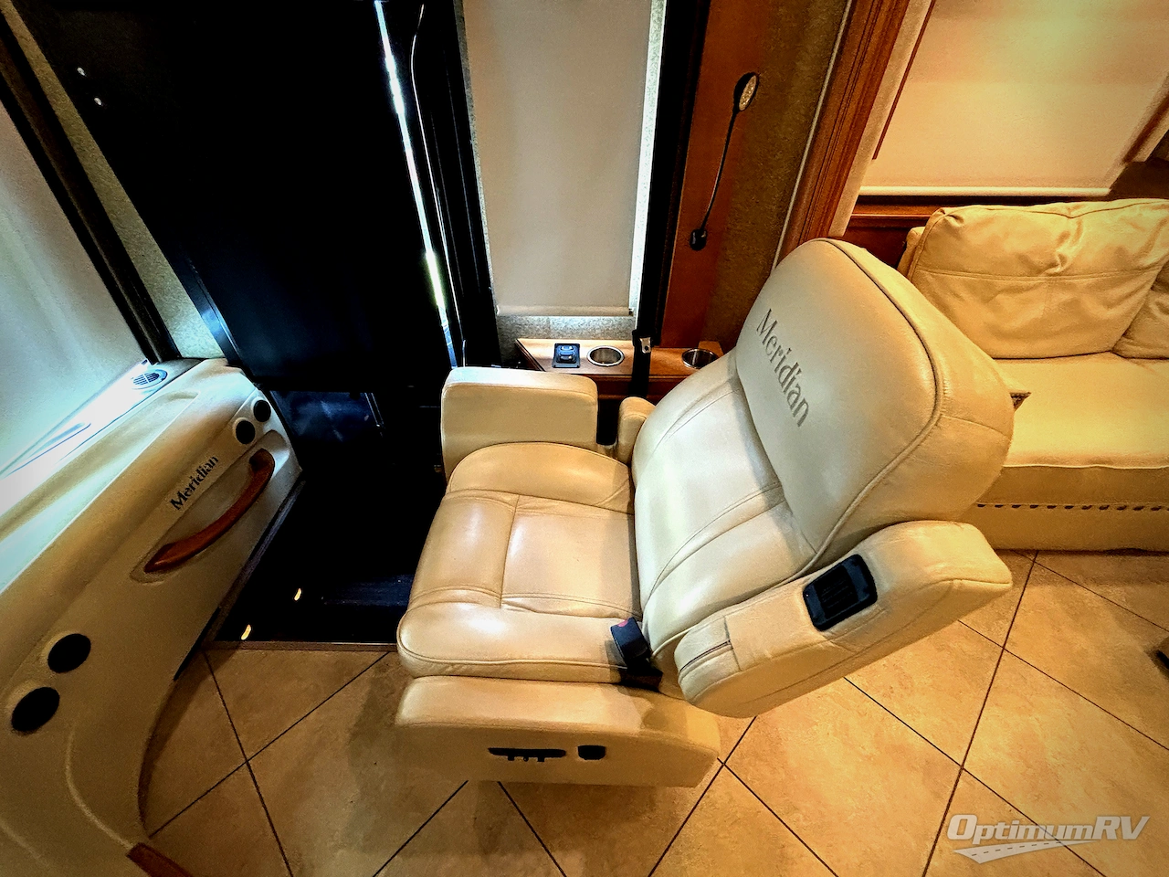 2015 Itasca Meridian 36M Photo 9