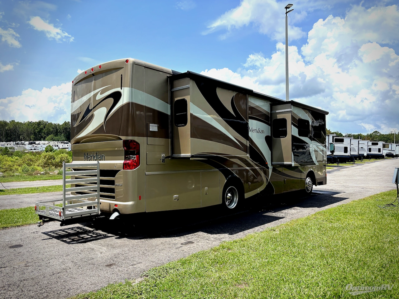 2015 Itasca Meridian 36M Photo 2