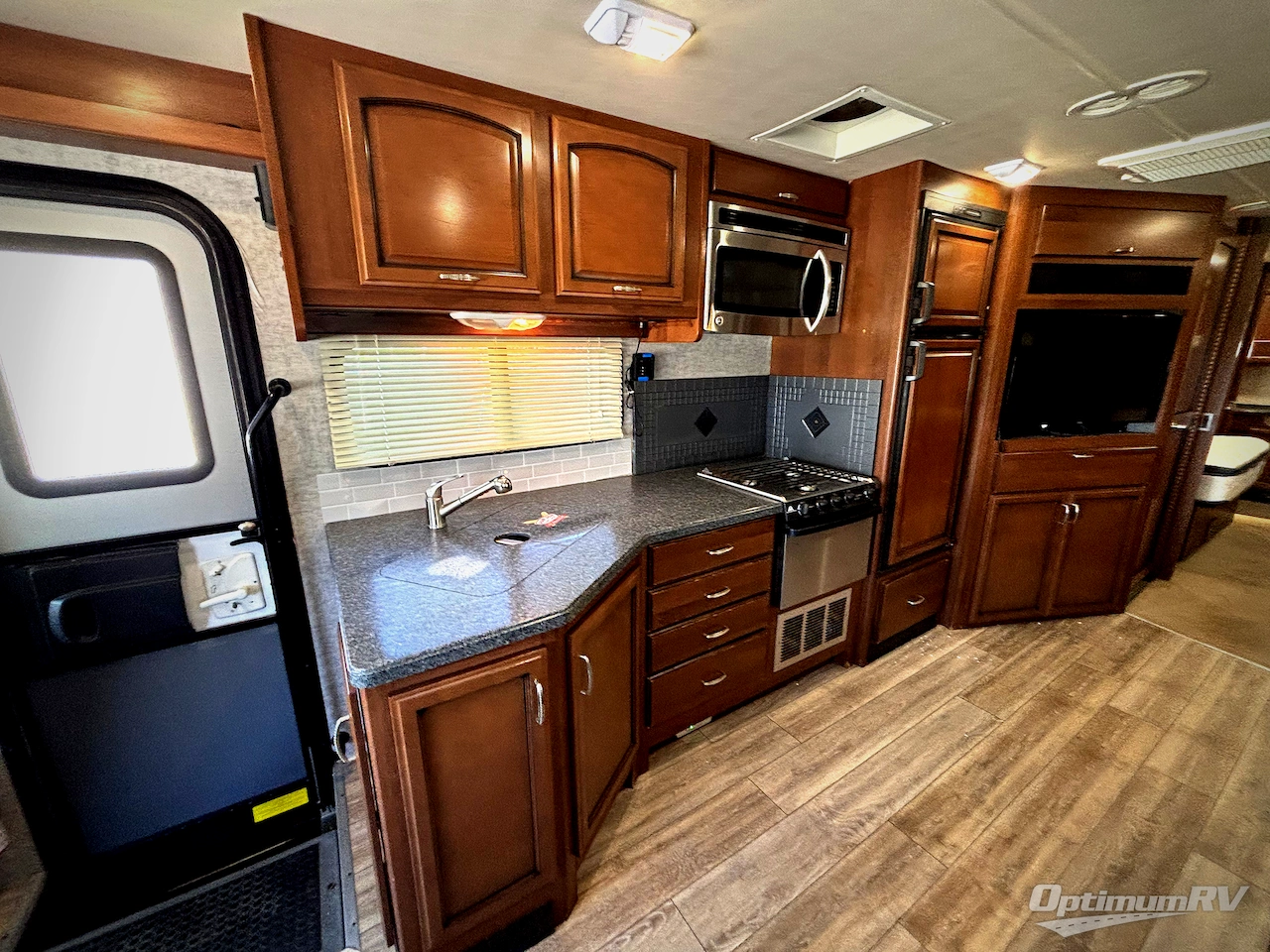 2014 Fleetwood Terra 34E Photo 10