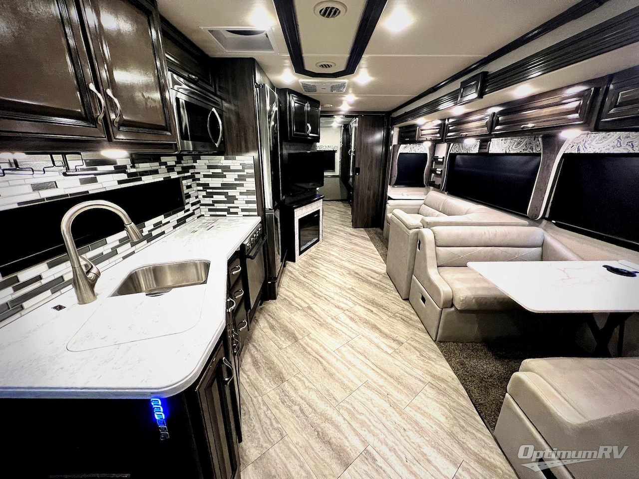 2020 Fleetwood Bounder 33C Photo 5