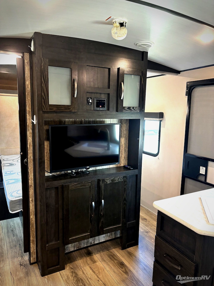2020 Forest River Surveyor Legend 295QBLE Photo 10