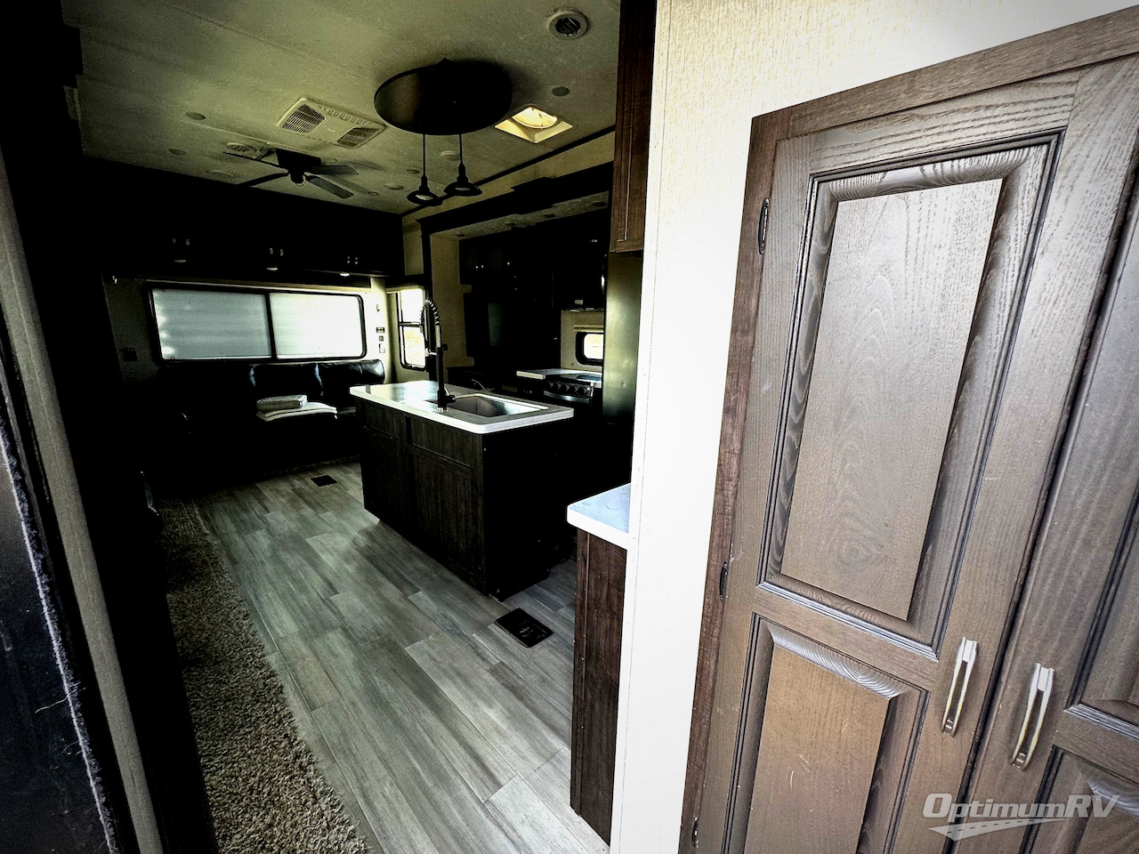 2022 Coachmen Brookstone 398MBL Photo 2