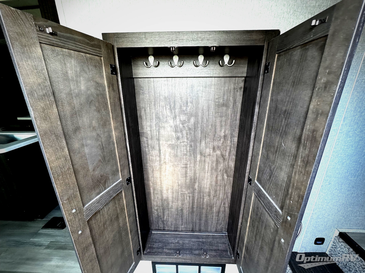 2022 Coachmen Brookstone 398MBL Photo 4