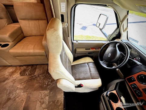 2018 Coachmen Leprechaun 260DS Chevy 4500 RV Photo 2