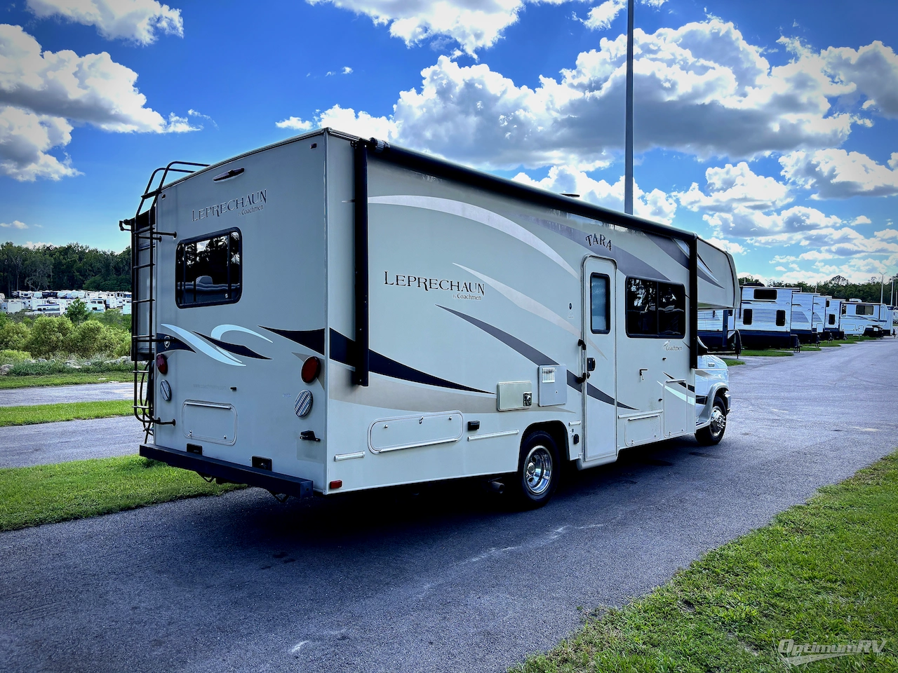 2018 Coachmen Leprechaun 260DS Chevy 4500 Photo 2