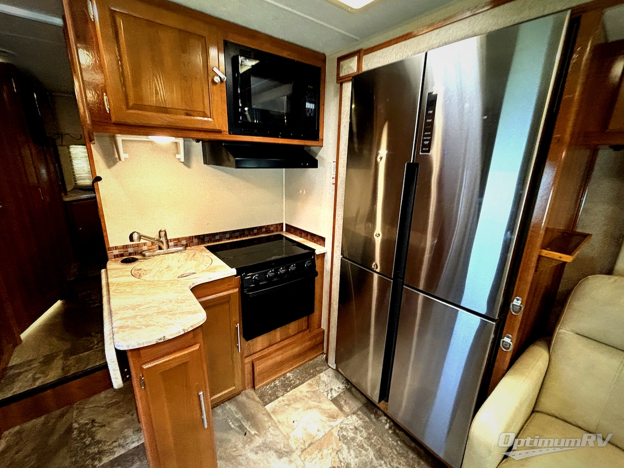 2018 Coachmen Leprechaun 260DS Chevy 4500 Photo 6