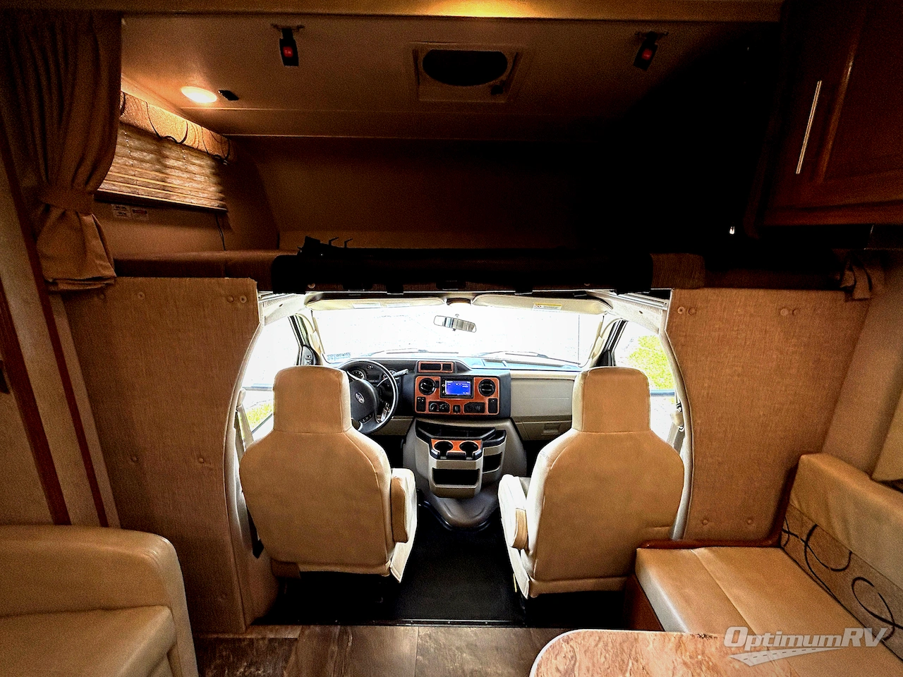 2018 Coachmen Leprechaun 260DS Chevy 4500 Photo 10