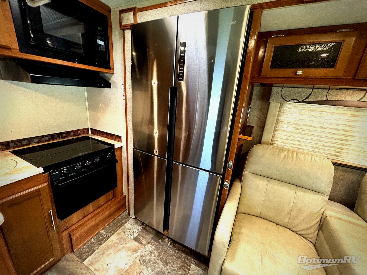 2018 Coachmen Leprechaun 260DS Chevy 4500 Photo 15